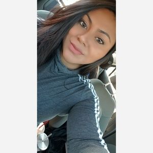 Meet your Posher, Yanira